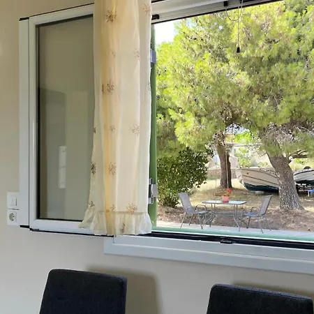 Holiday home αύρα *